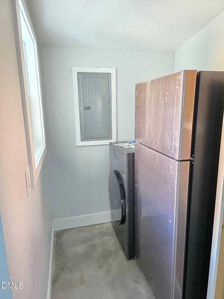 112 Friar Ln - Photo 5 of 17