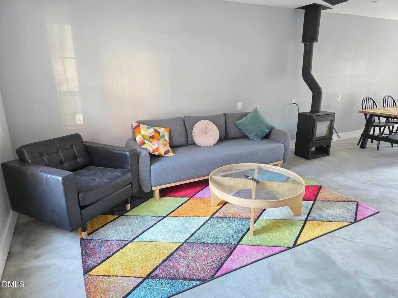 114 Chaucer Ct - Photo 2 of 21