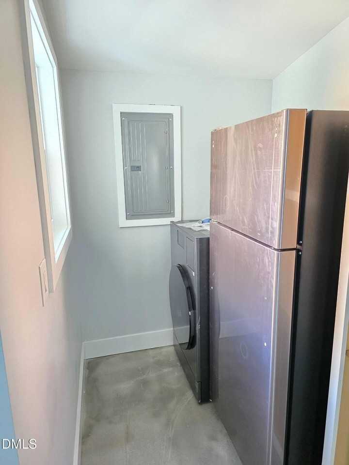 114 Chaucer Ct - Photo 7 of 21