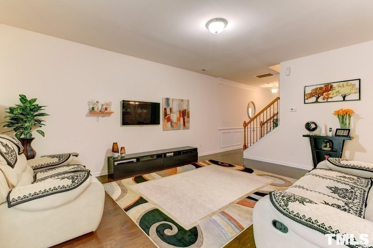 341 Scotlow Way - Photo 6 of 24