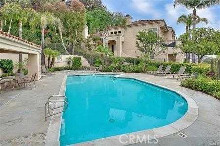 215 S San Vicente Ln - Photo 2 of 9