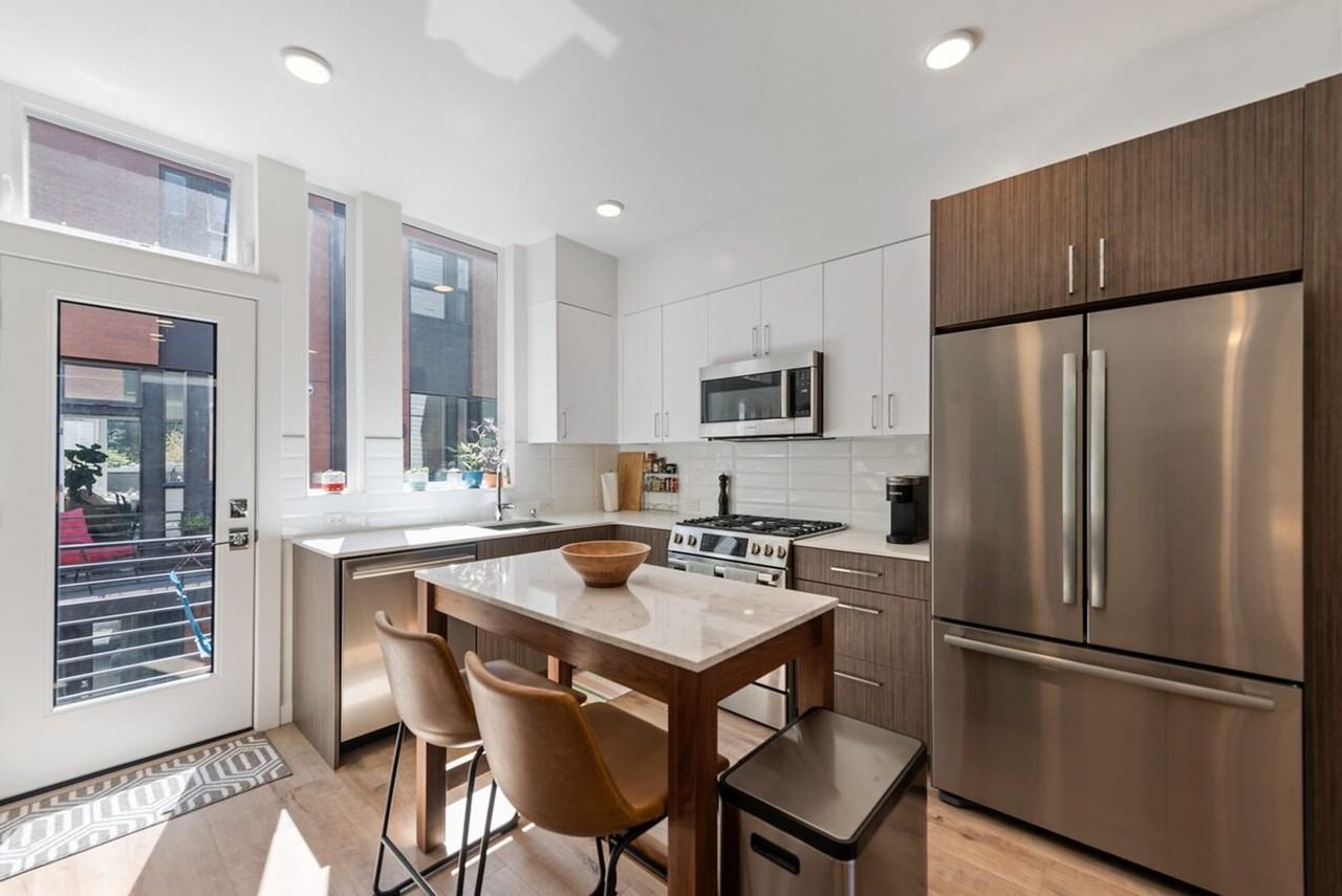 422 10th Ave E #1035863P - Photo 5 of 21