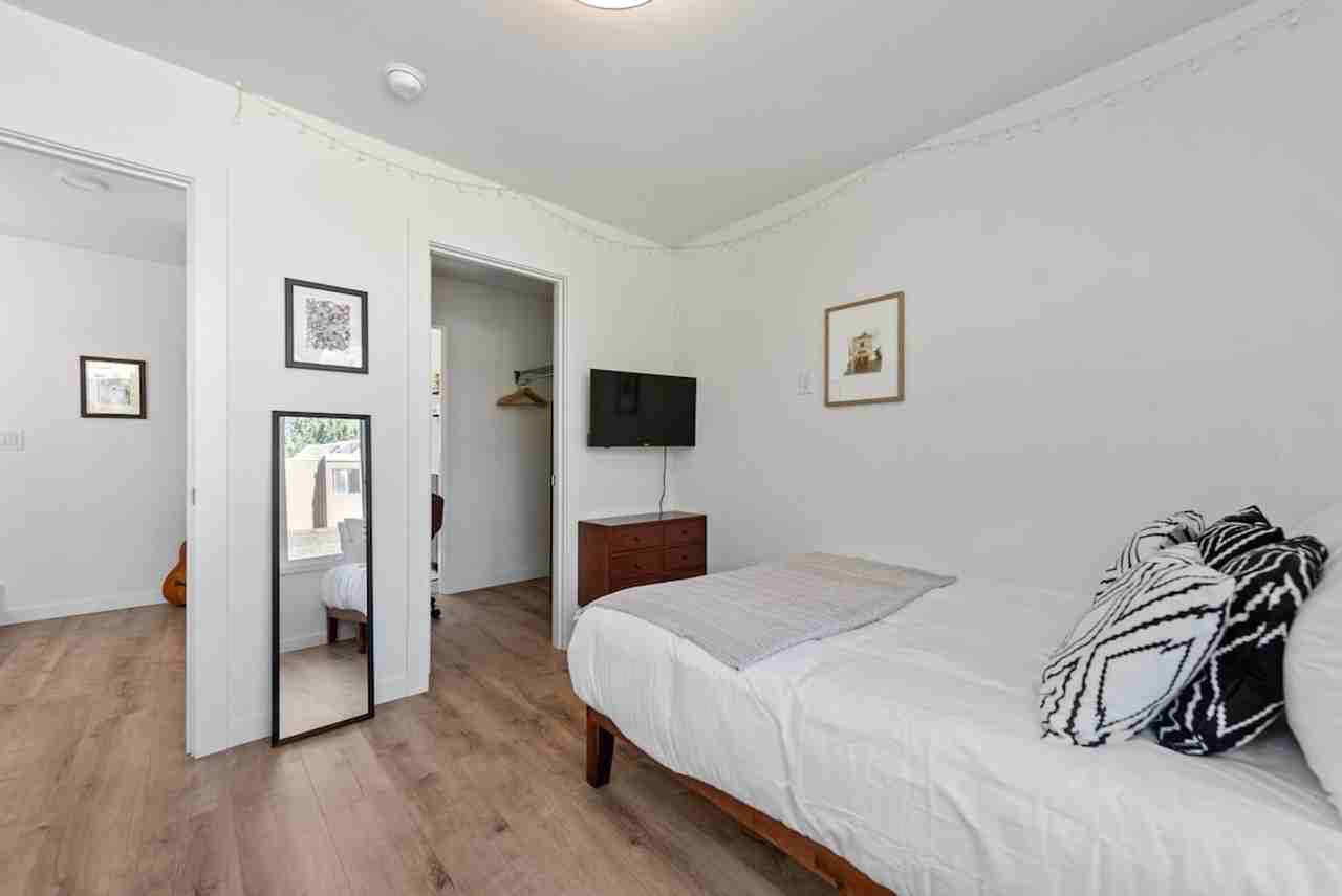 422 10th Ave E #1035863P - Photo 4 of 21