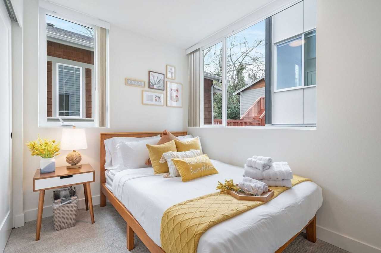 34 W Cremona St #1035999P - Photo 3 of 50