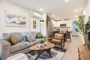 1431 E Howell St - Photo 1 of 1