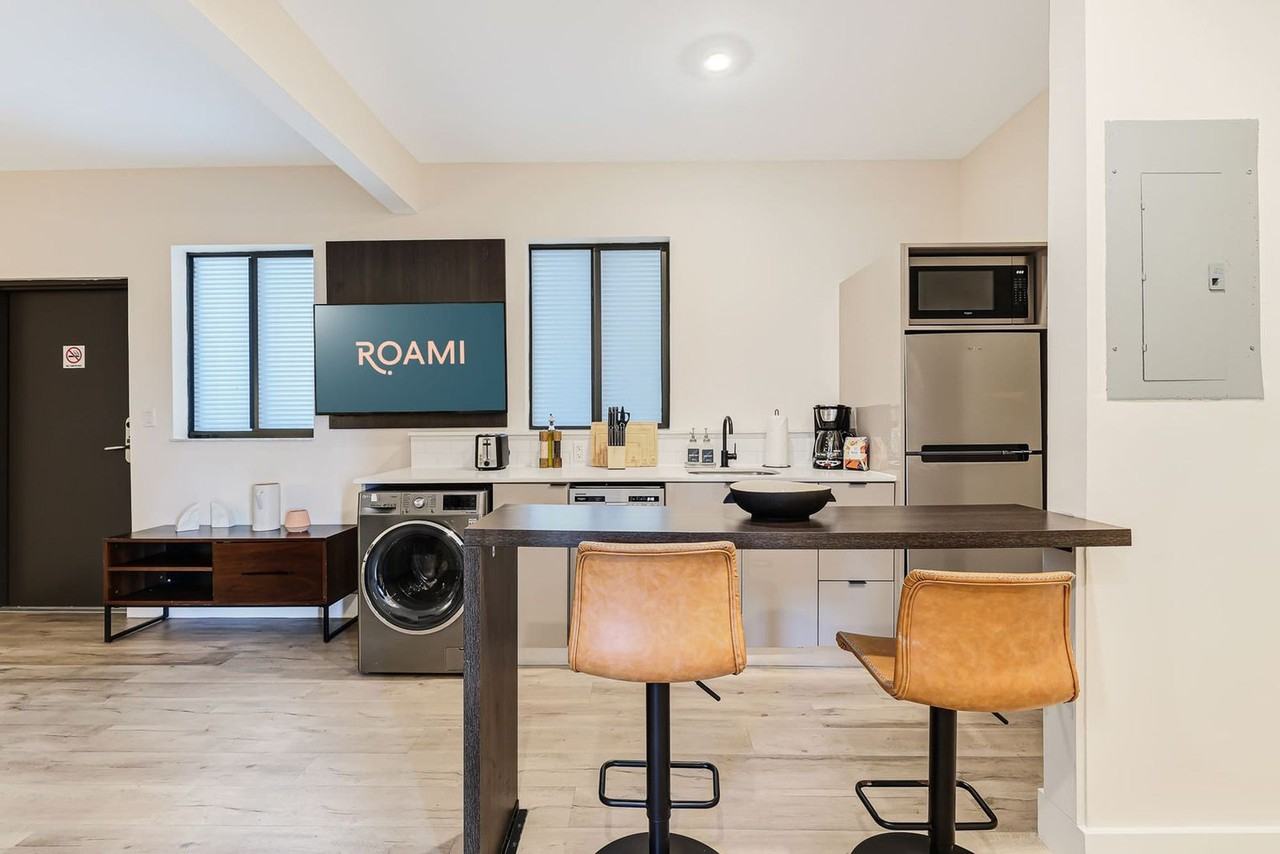 3031 Ne 4th Ave #1272302P - Photo 4 of 39