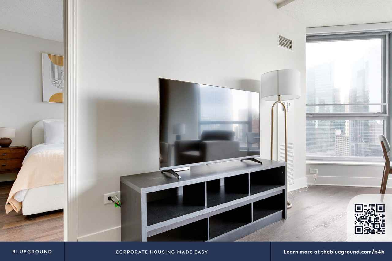 300 N Canal St #1389 - Photo 5 of 33