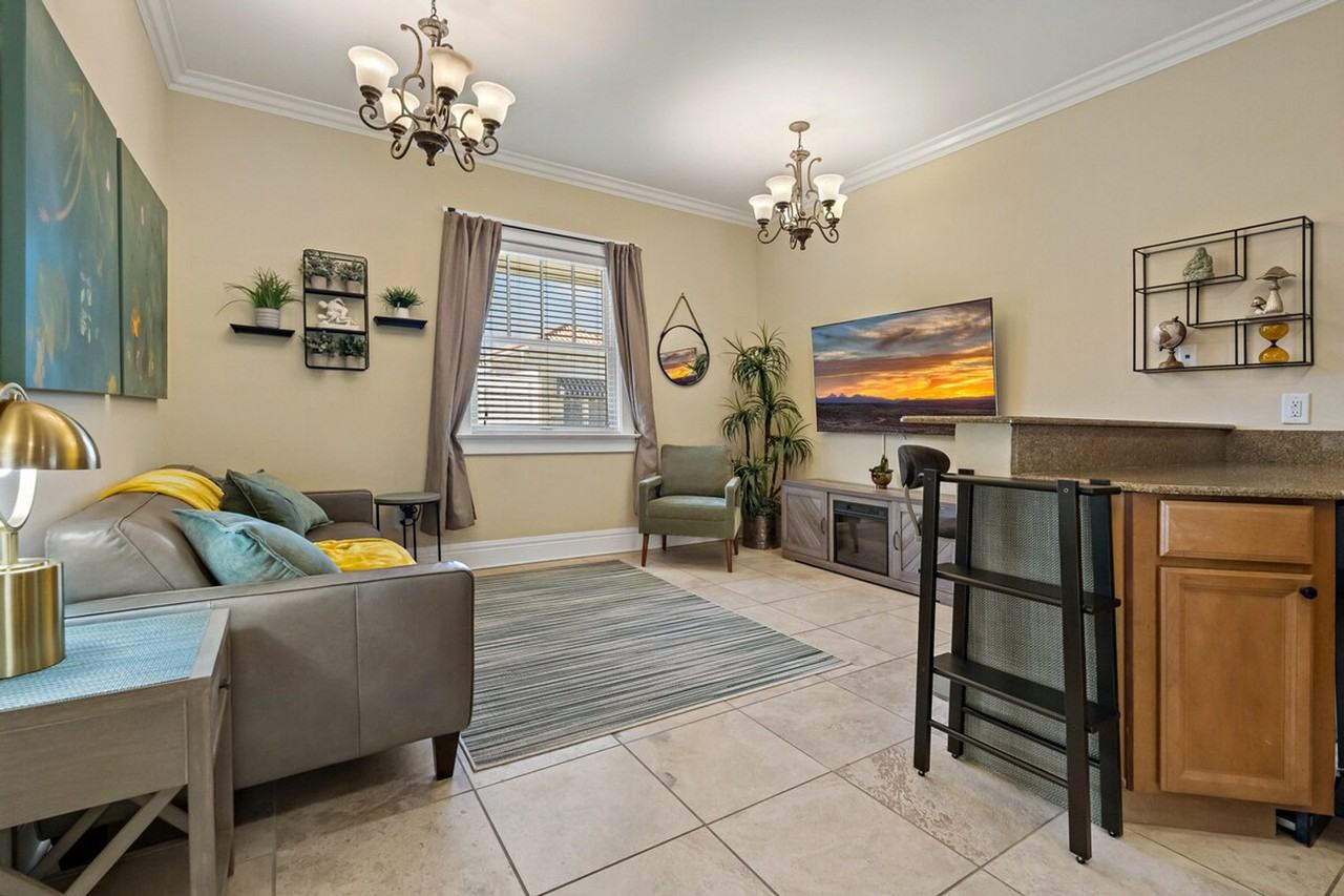 611 S Orleans Ave #1272813P - Photo 2 of 50