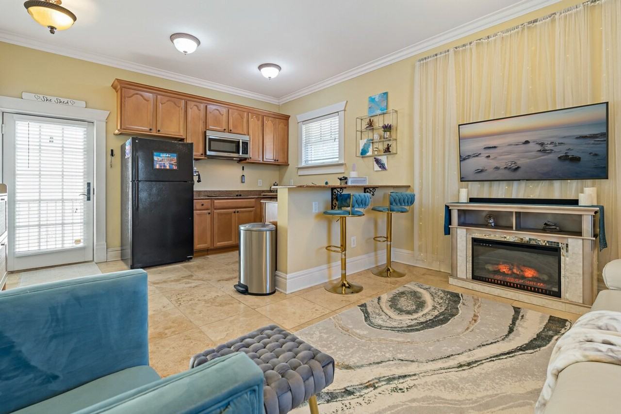 611 S Orleans Ave #1272813P - Photo 3 of 50