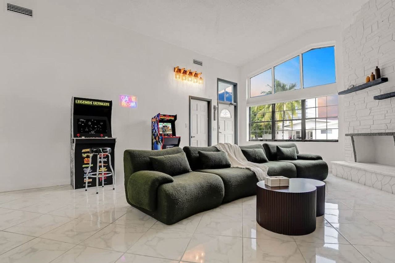 20140 Ne 25th Ct #1372364P - Photo 3 of 50