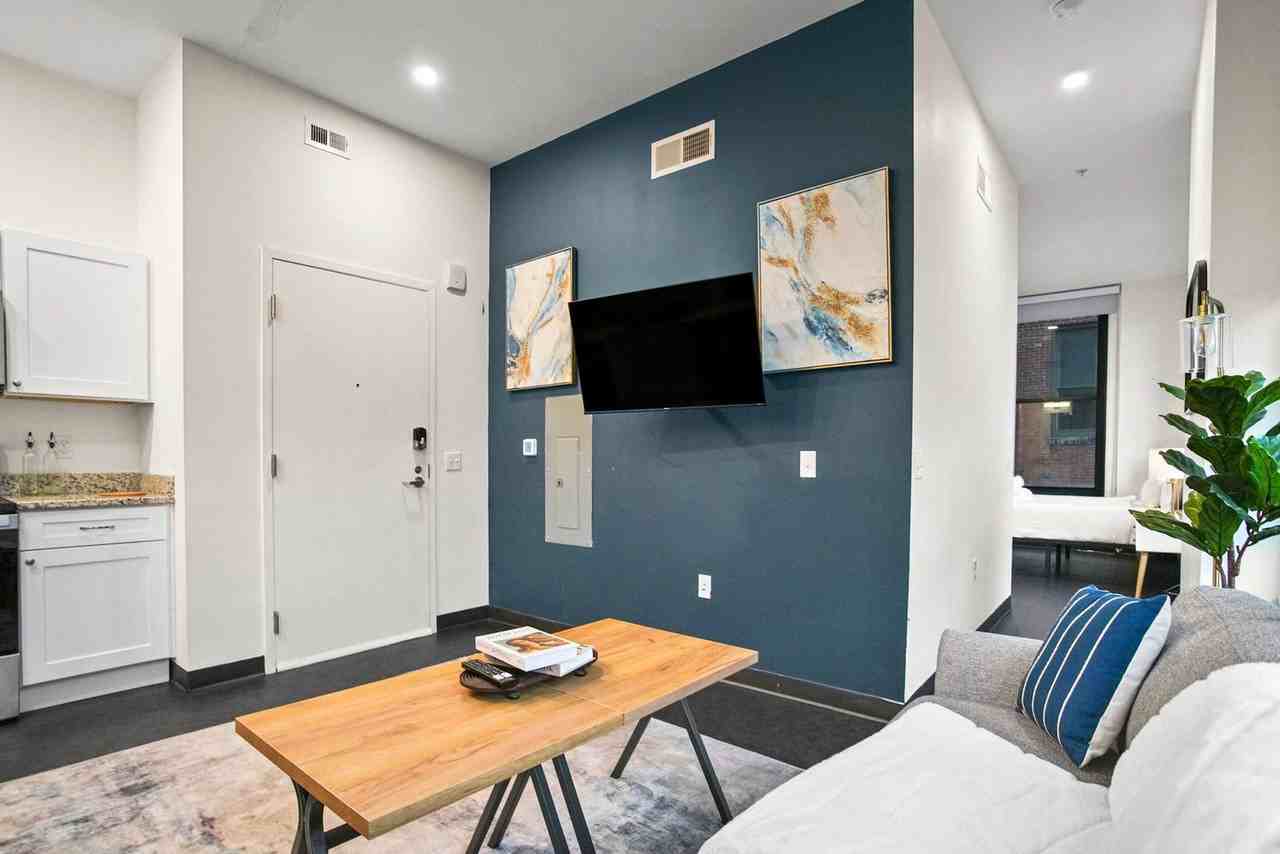 209 9th St #1376596P - Photo 2 of 9