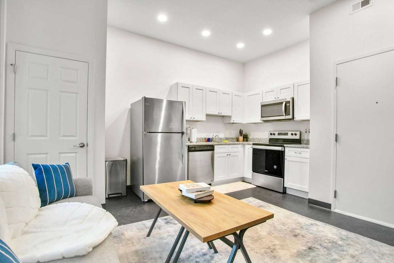 209 9th St #1376596P - Photo 6 of 9