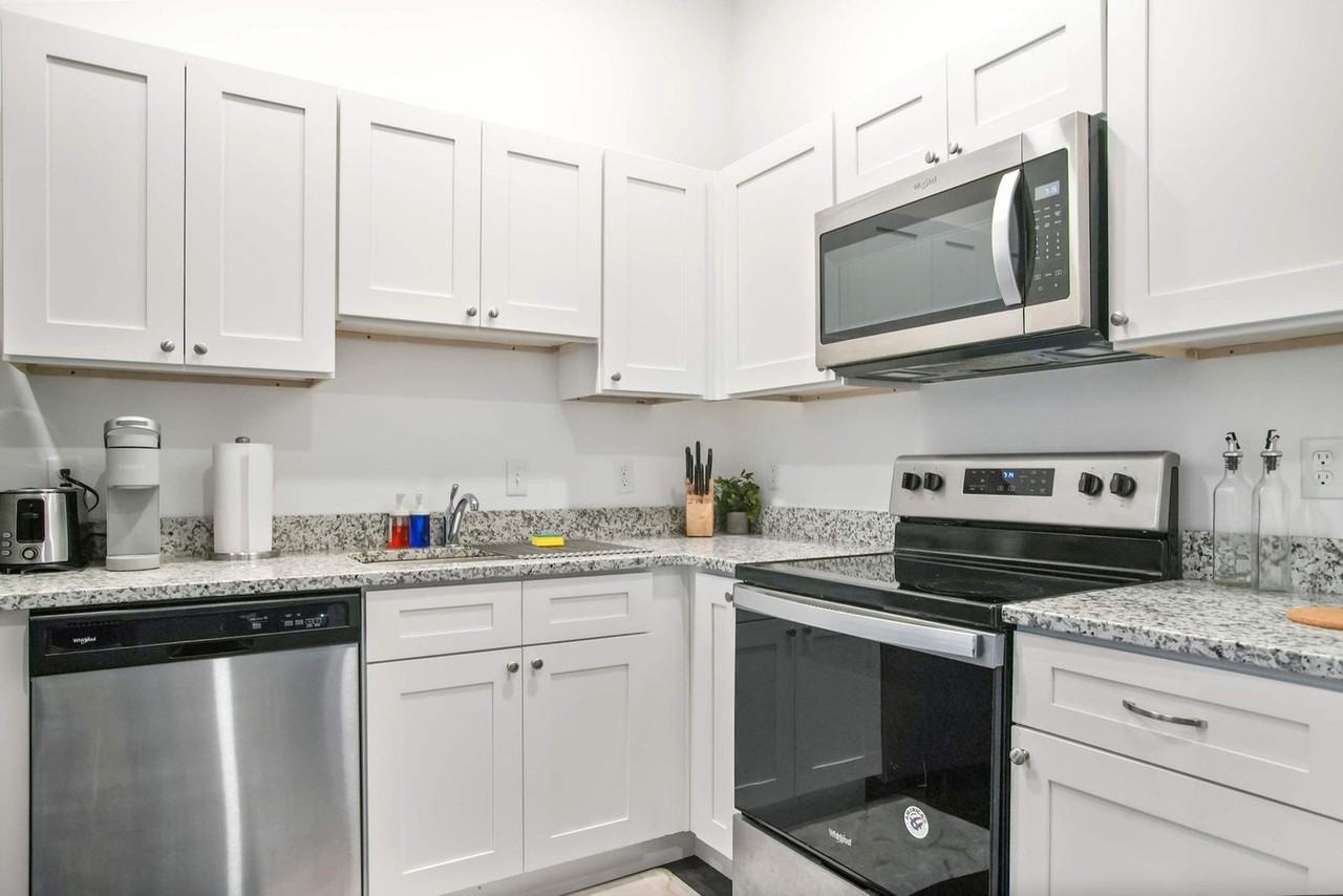 209 9th St #1376596P - Photo 7 of 9