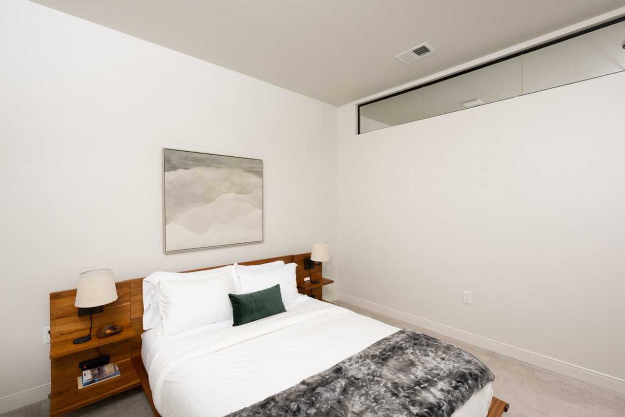 1632 N Franklin Pl #1379008P - Photo 7 of 19