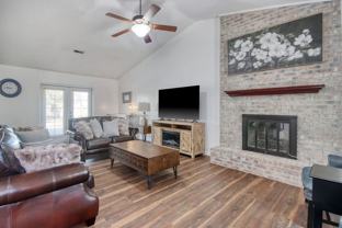 104 Spanish Oak Dr - Photo 1 of 1