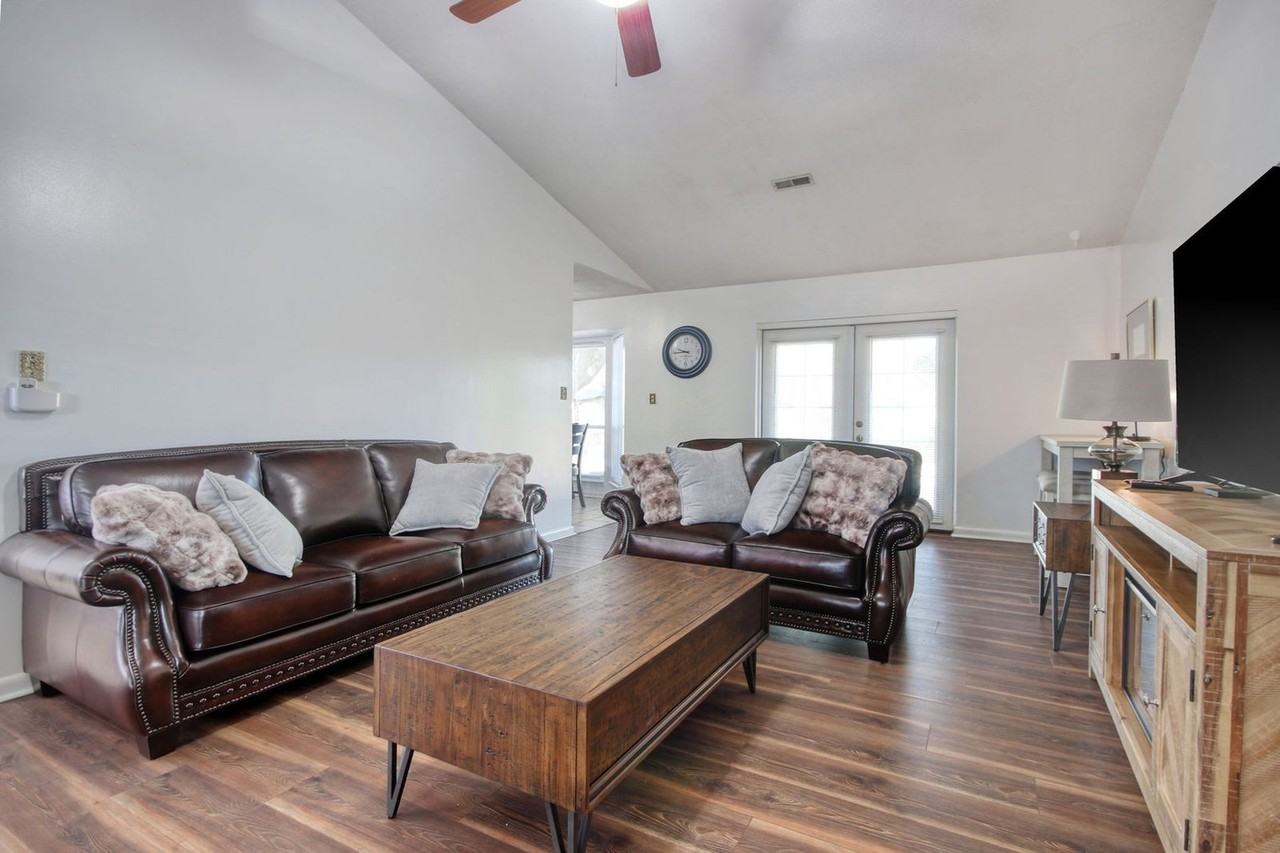 104 Spanish Oak Dr #1356508P - Photo 3 of 28