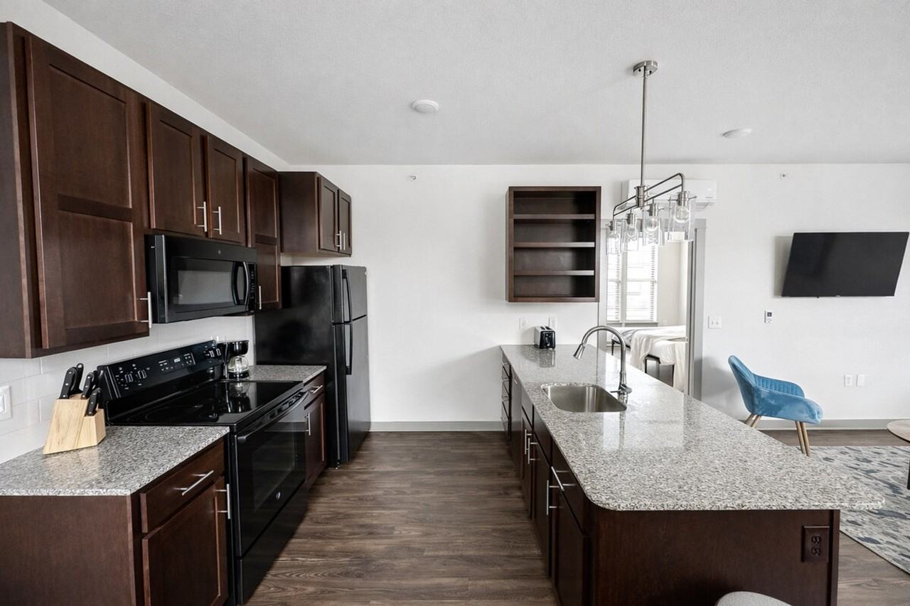 501 Main St #1380796P - Photo 3 of 17