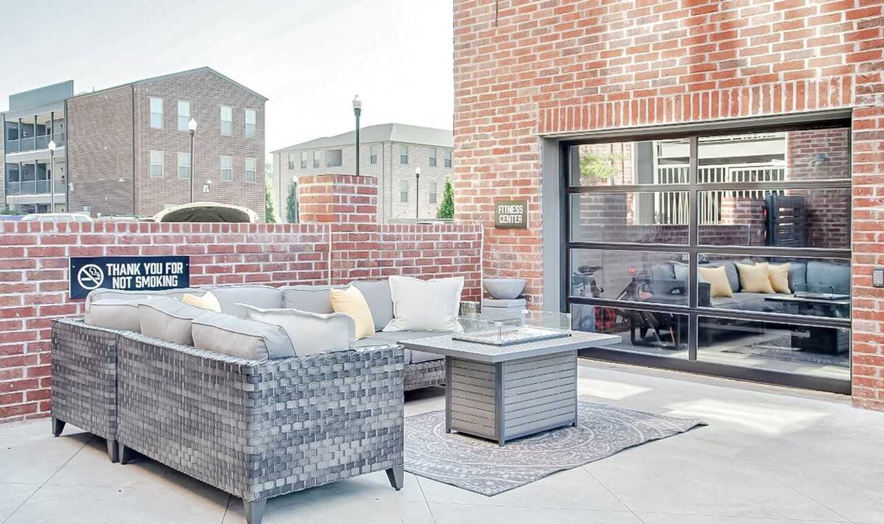 501 Main St #1380796P - Photo 2 of 17