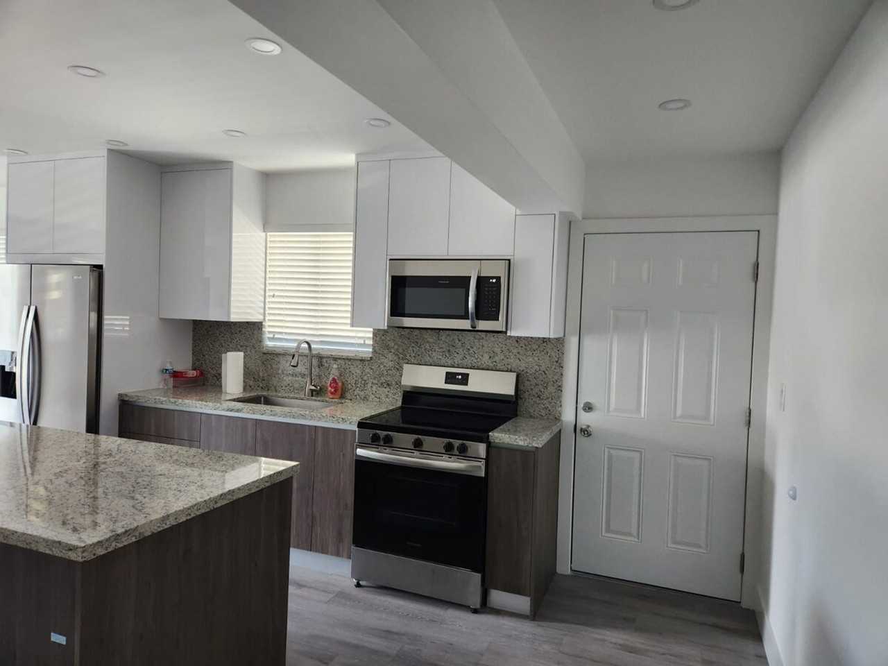 2217 Nw 7th St #1380876P - Photo 5 of 31