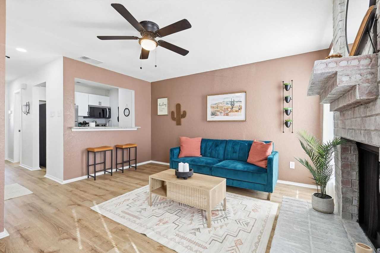 2160 E Arkansas Ln #1382164P - Photo 4 of 29