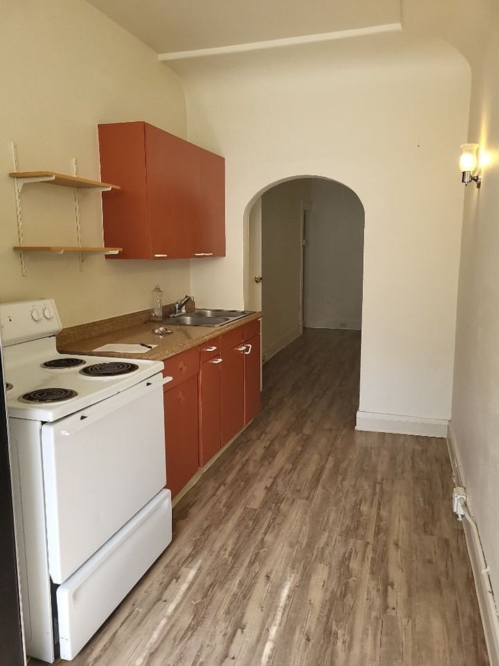 462 Evans Ave - Photo 2 of 5