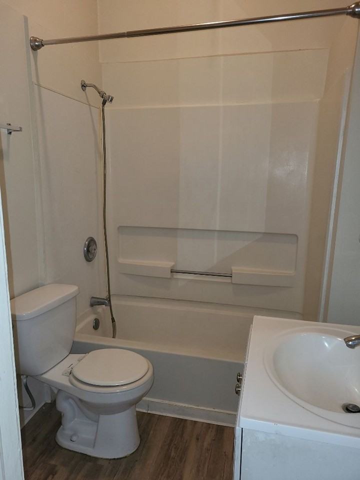 462 Evans Ave - Photo 3 of 5