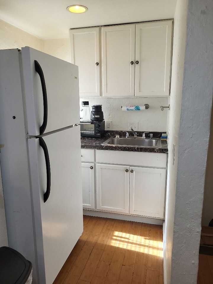 747 Willow St - Photo 2 of 16