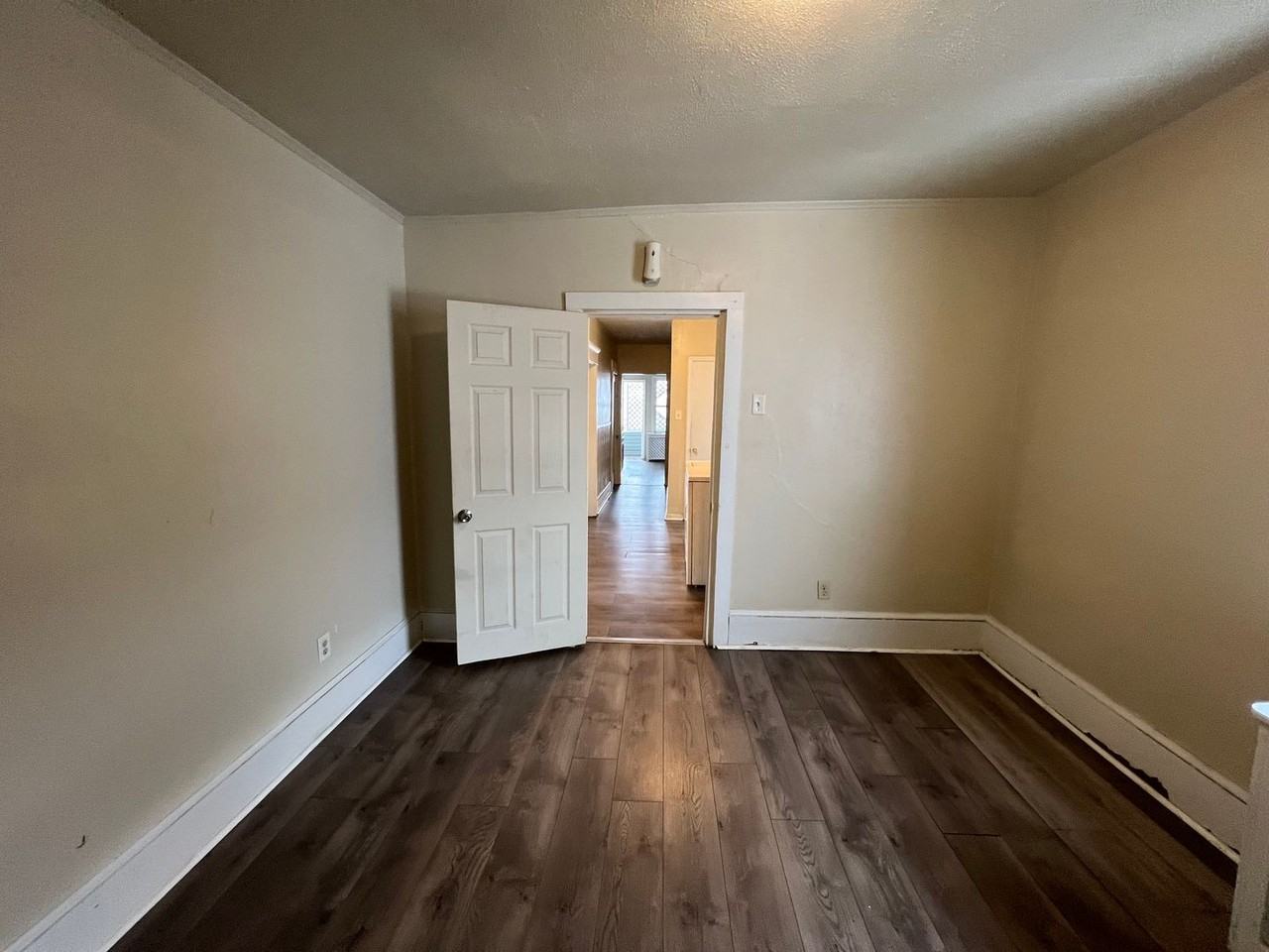 931 Wyoming Ave - Photo 6 of 9