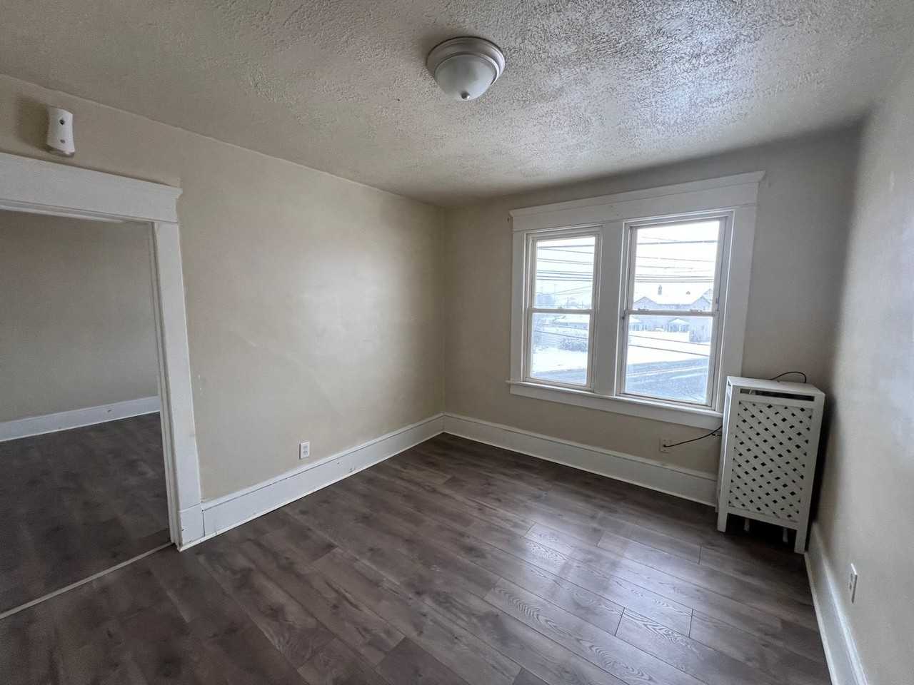 931 Wyoming Ave - Photo 7 of 9