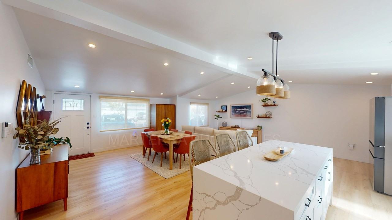 645 Seal St - Photo 2 of 19