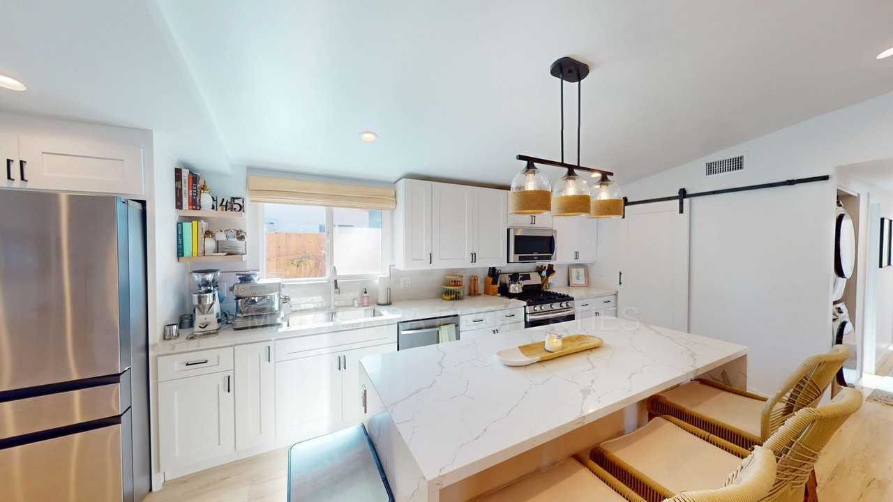 645 Seal St - Photo 5 of 19