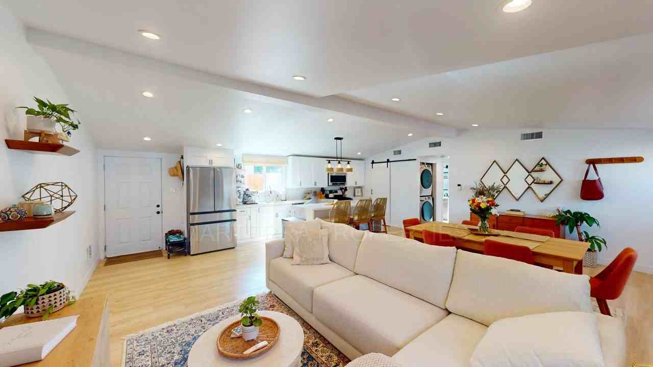 645 Seal St - Photo 7 of 19