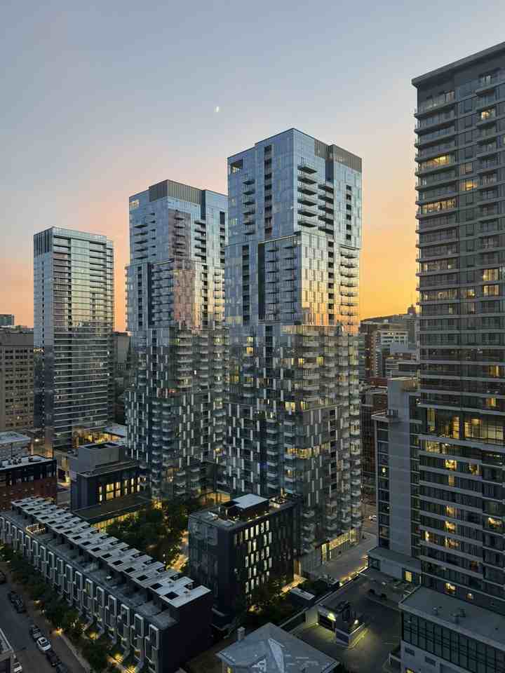 1001 Rue Lucien-L'Allier - Photo 3 of 12