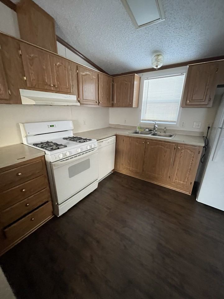 106 Ashley Cir #106 - Photo 5 of 9