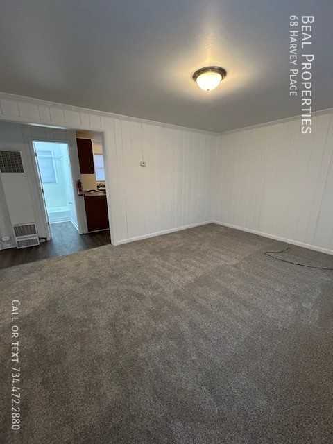 68 Harvey Pl - Photo 4 of 14