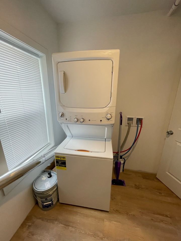 554 Ash St - Photo 4 of 7