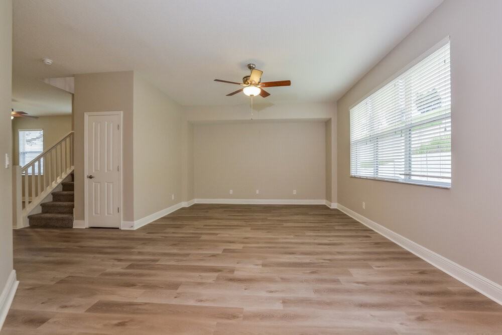 1129 Aqua Ln - Photo 5 of 17