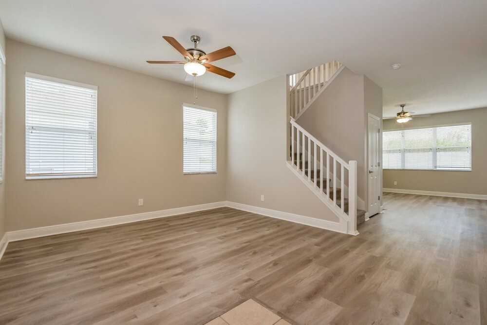 1129 Aqua Ln - Photo 6 of 17