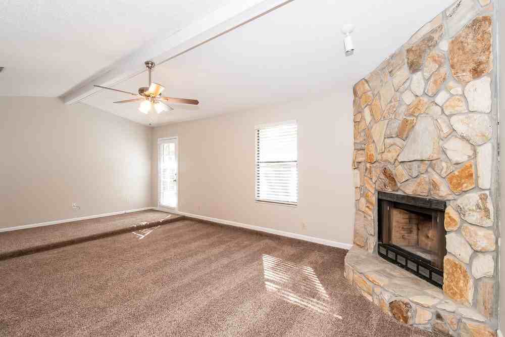 806 Hardwood St - Photo 2 of 14