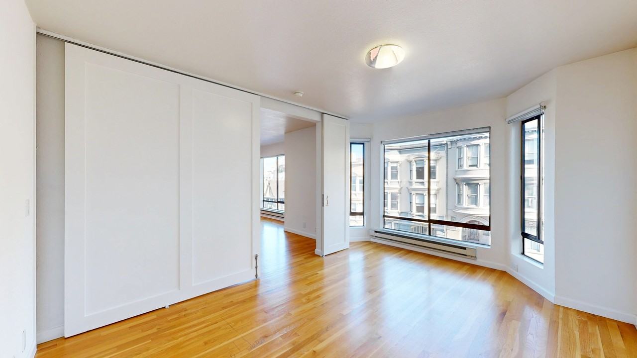 2323 Franklin St #201 - Photo 5 of 14