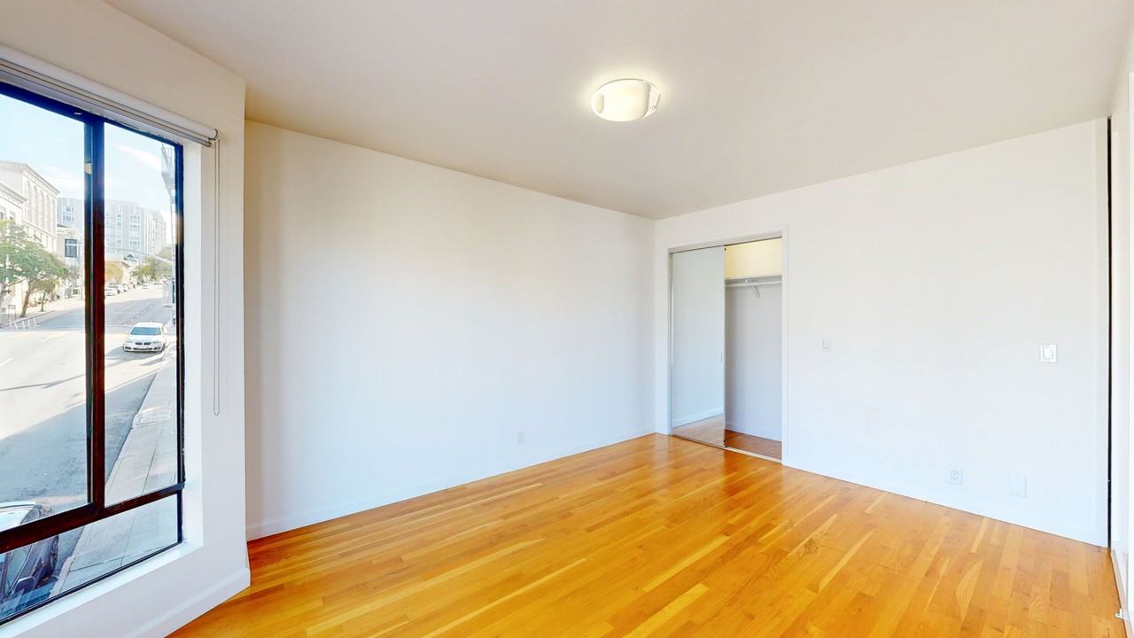 2323 Franklin St #201 - Photo 7 of 14