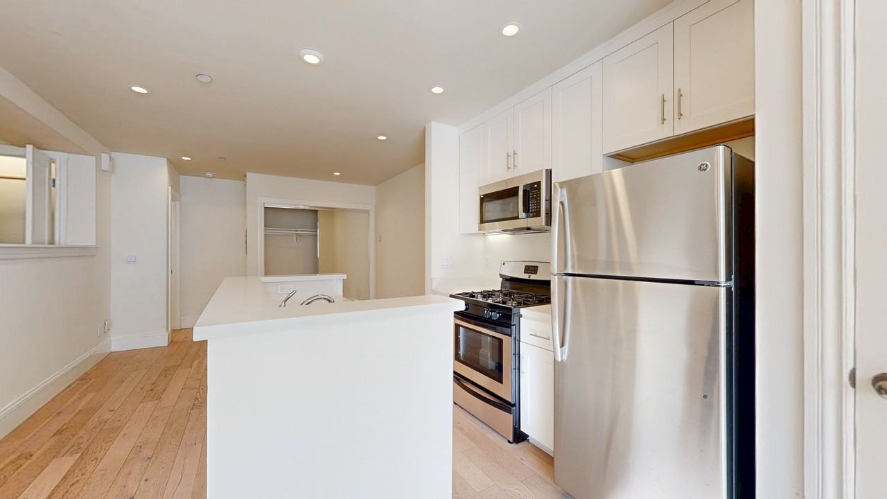 4736 Balboa St #2 - Photo 4 of 12