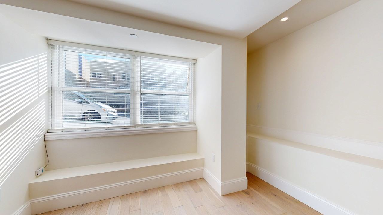 4736 Balboa St #2 - Photo 7 of 12