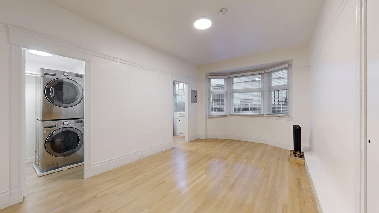 1106 Bush St #207 - Photo 2 of 8