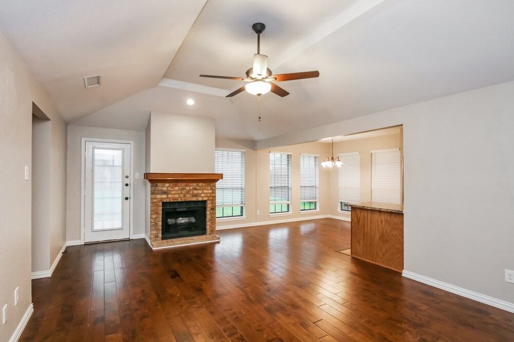 2131 Trishia Ln - Photo 3 of 16