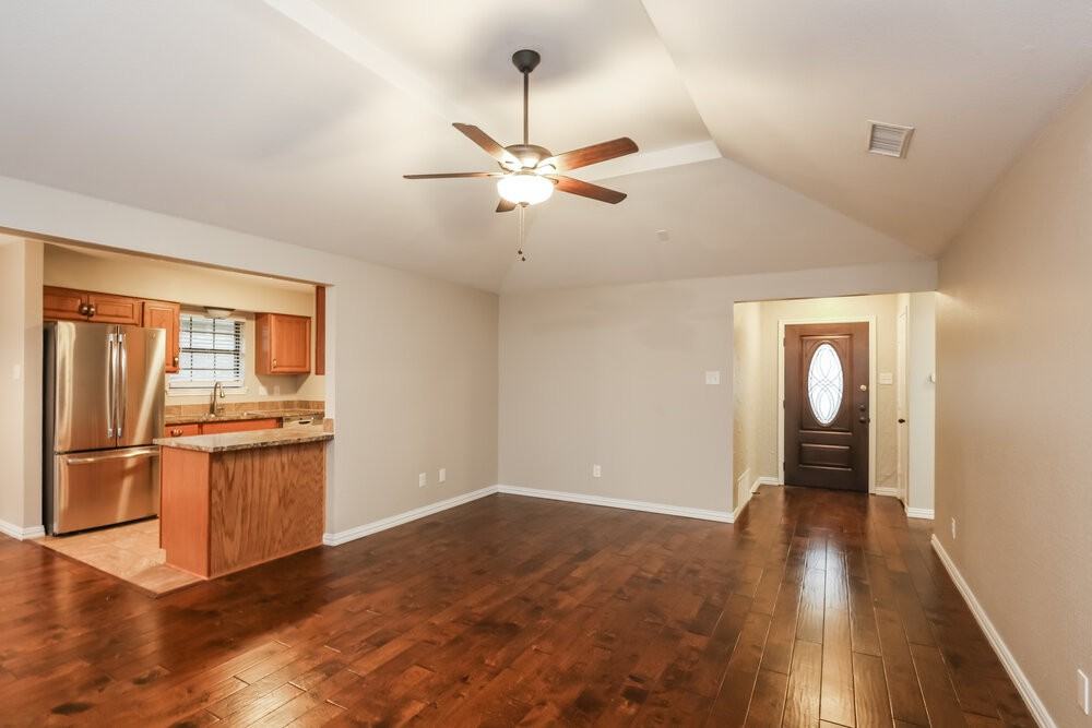 2131 Trishia Ln - Photo 4 of 16