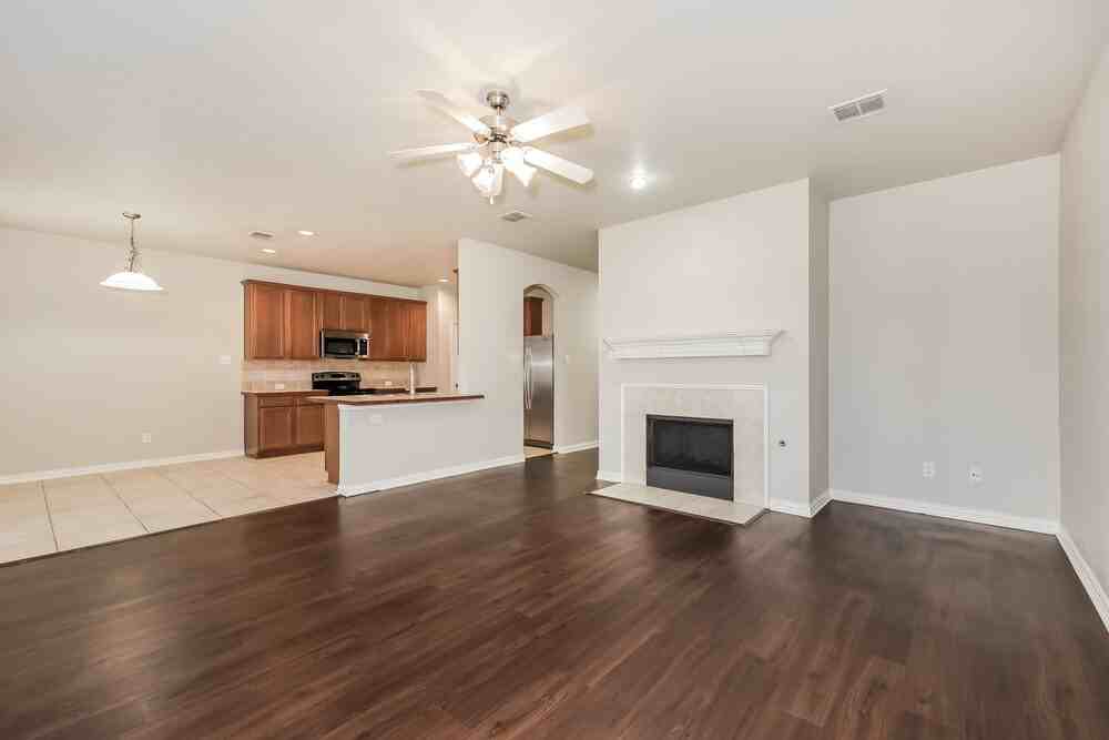 1212 Fleetwood Cove Dr - Photo 4 of 17