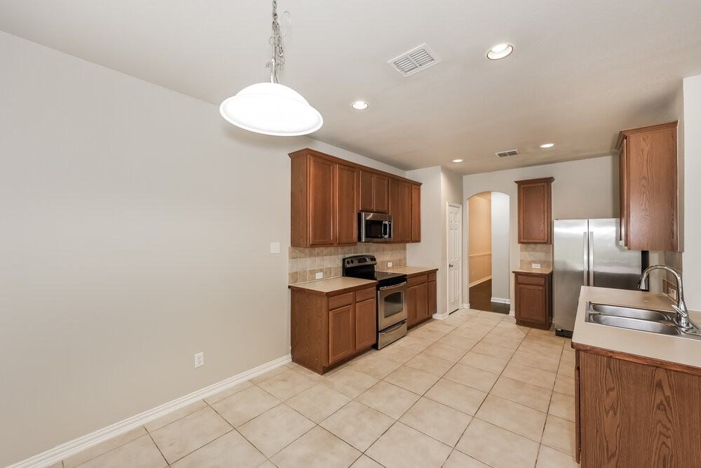 1212 Fleetwood Cove Dr - Photo 7 of 17