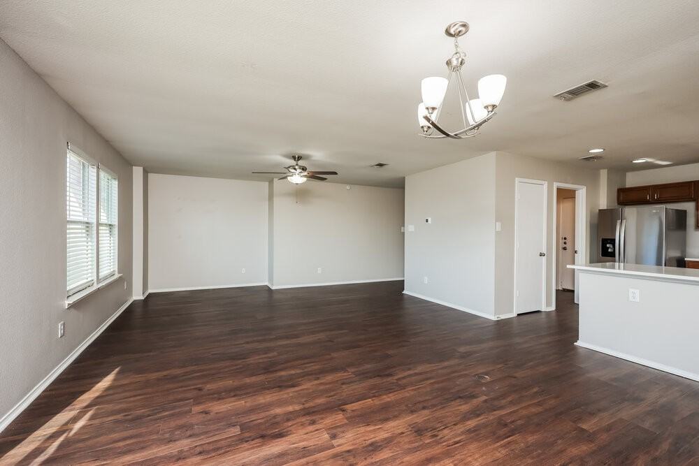 533 Hearthstone Dr - Photo 5 of 16