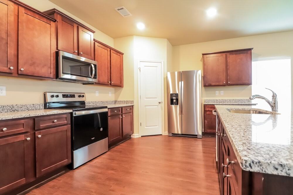 432 Vermeer Ct - Photo 7 of 17